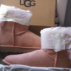 UGGS BAILEY BOW